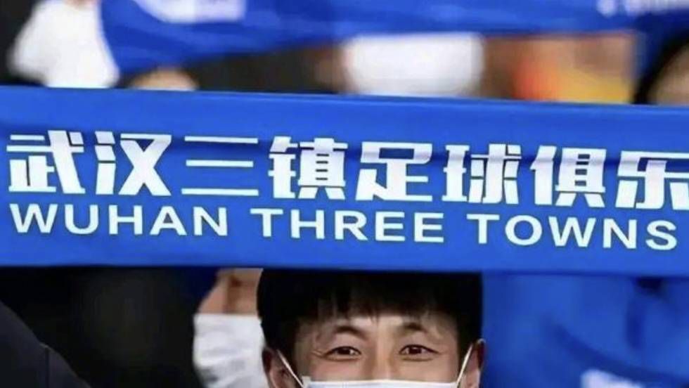 王迅被温情表白“天生喜剧料”，现场感动满满；梁超化身“接地气boy”，“甩帽”卖萌。