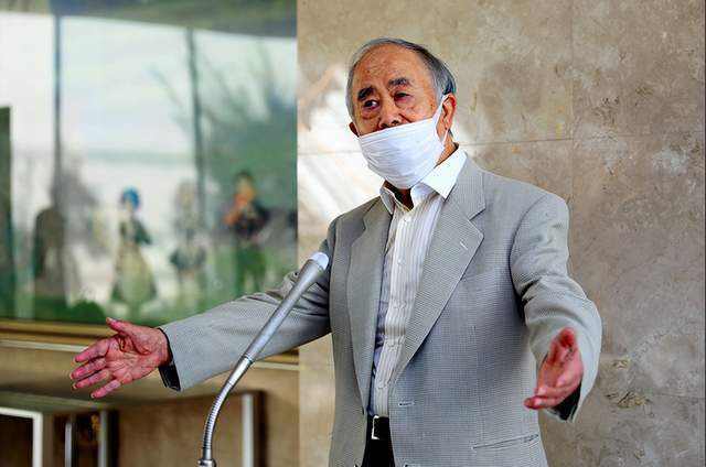 “蜘蛛侠”安德鲁·加菲尔德帅气西装亮相首映礼。