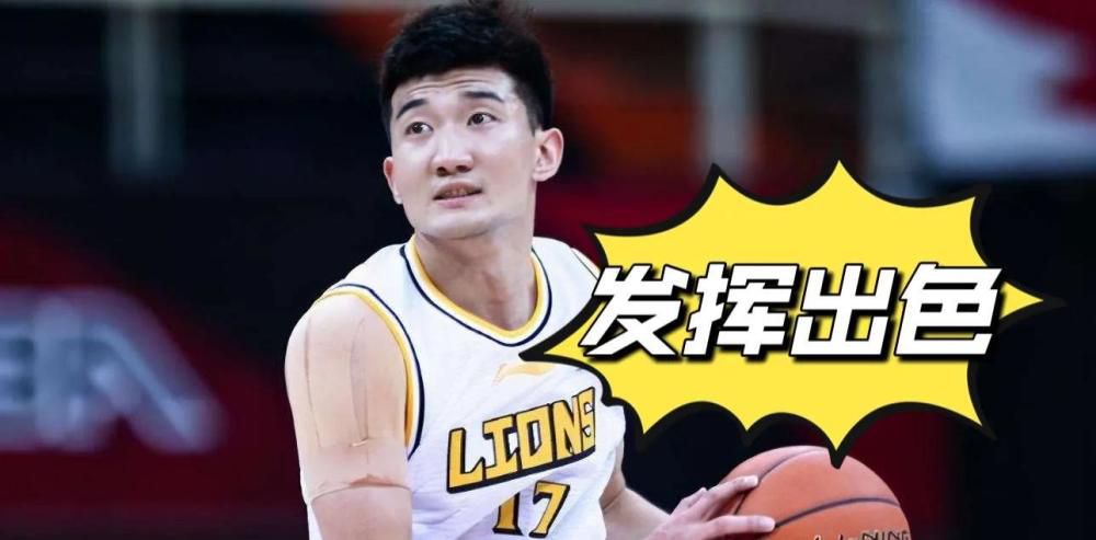乔杉饰演的金刚在楼道上楼、开门、与邻居互动的场景，使用了重复的镜头设计，突出了环境的恒定与人物内心变化的对比。