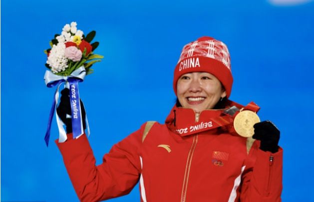 此后，在热播剧《致我们单纯的小美好》、电影《银河补习班》、《中国乒乓之绝地反击》等作品中，他稳步成长，逐渐向一名成熟演员努力迈进，他就是本期《光影星播客》的嘉宾孙浠伦。