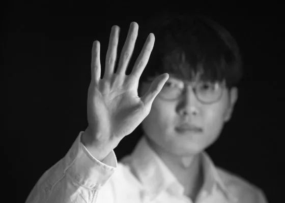 贾老板承认酒驾 被判处25-40小时社区服务 2024-09-14 当地时间9月13日，美国纽约萨格港，“贾老板”贾斯汀·汀布莱克出庭受审酒驾案件，他对“醉酒驾驶”的指控表示认罪，并被判处25-40小时社区服务。