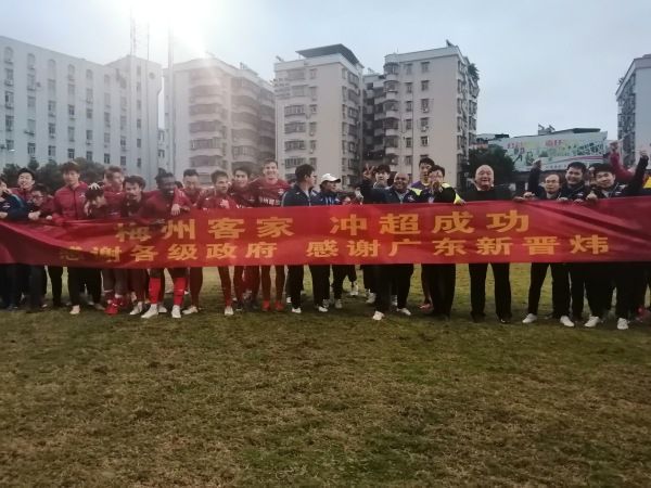 金陵福不仅是魔术师，也在电影里帮助救国青年。