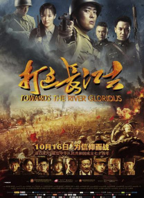 在拍摄的视频中杨幂一身白衣，打着伞站在雨中，与董子健饰演的似乎是一对热恋小情侣。