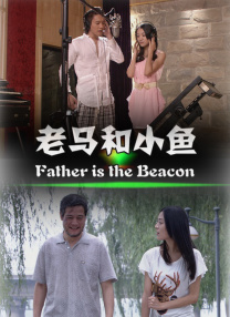 史泰龙、哈里森·福特、杰森·斯坦森、梅尔·吉普森、安东尼奥·班德拉斯等众多男星站成两排，十分抢镜。